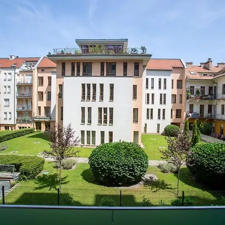 Welcomebudapest-free Parking-near The Danube